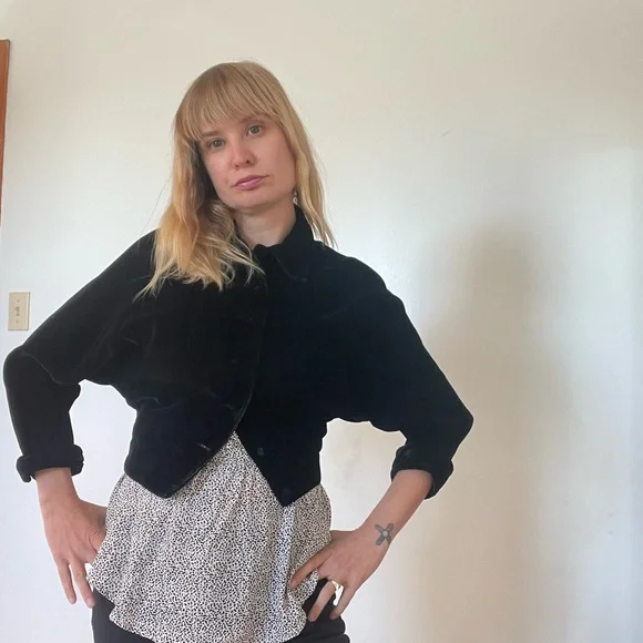 Vintage 50’s velvet half jacket. VERY CHIC! Think Marilyn at the Oscars. Sexy🔥 - Picture 2 of 5